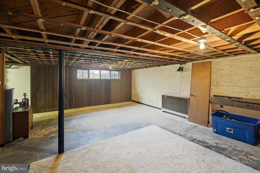 6342 CHAPMANS RD, Allentown, PA 18106