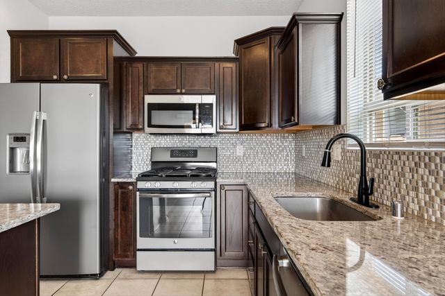 6924 Tempe Avenue NW, Albuquerque, NM 87114