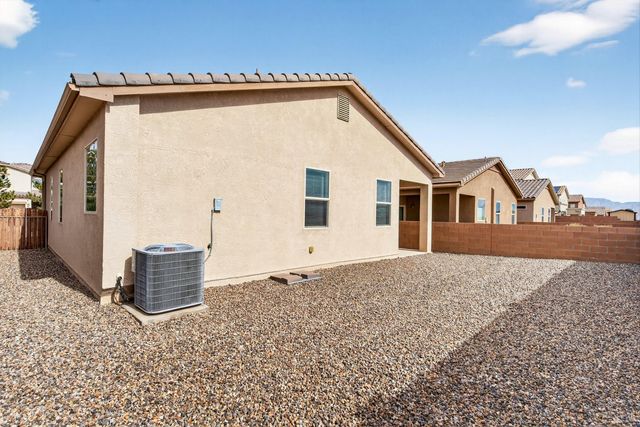 6924 Tempe Avenue NW, Albuquerque, NM 87114