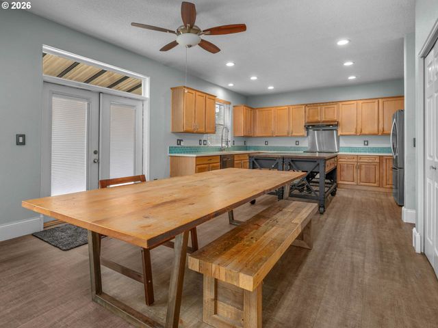 726 Nw HARVEST MOON Dr, Hillsboro, OR 97124