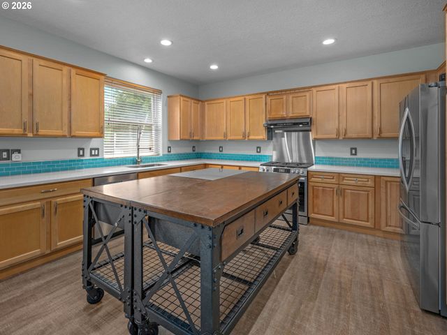 726 Nw HARVEST MOON Dr, Hillsboro, OR 97124