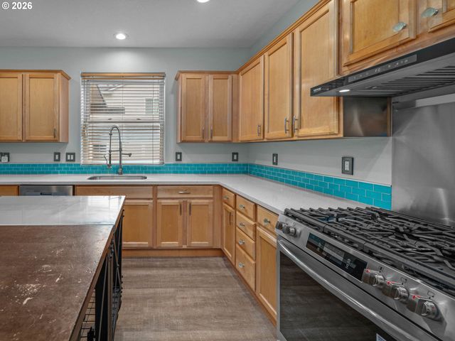 726 Nw HARVEST MOON Dr, Hillsboro, OR 97124
