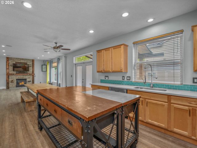 726 Nw HARVEST MOON Dr, Hillsboro, OR 97124