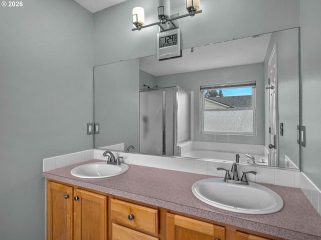 726 Nw HARVEST MOON Dr, Hillsboro, OR 97124