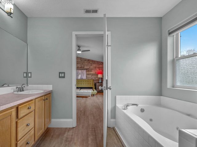 726 Nw HARVEST MOON Dr, Hillsboro, OR 97124