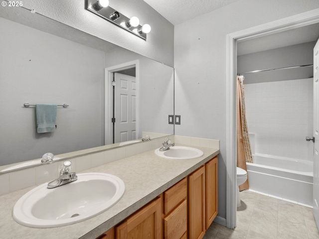 726 Nw HARVEST MOON Dr, Hillsboro, OR 97124