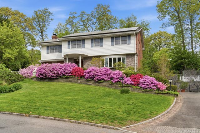 17 Holden Lane, Bayville, NY 11709