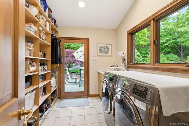 17 Holden Lane, Bayville, NY 11709
