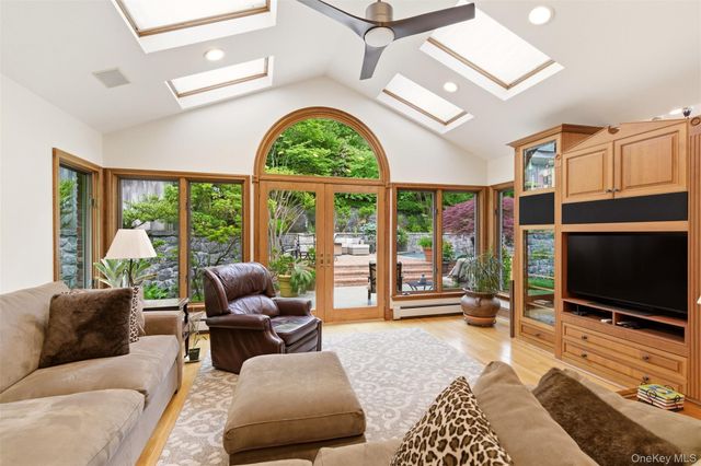 17 Holden Lane, Bayville, NY 11709
