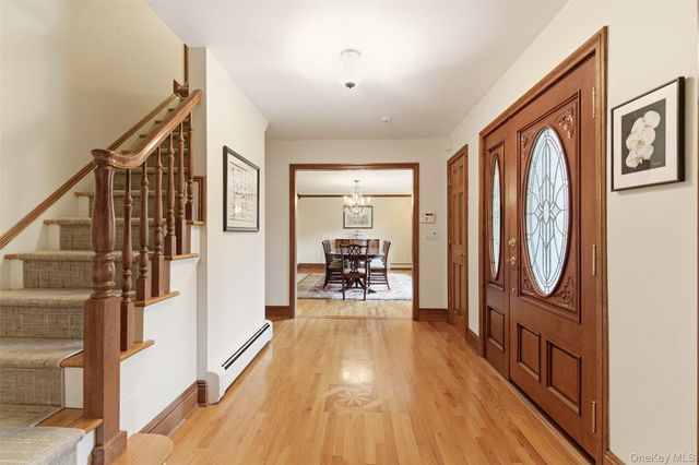 17 Holden Lane, Bayville, NY 11709