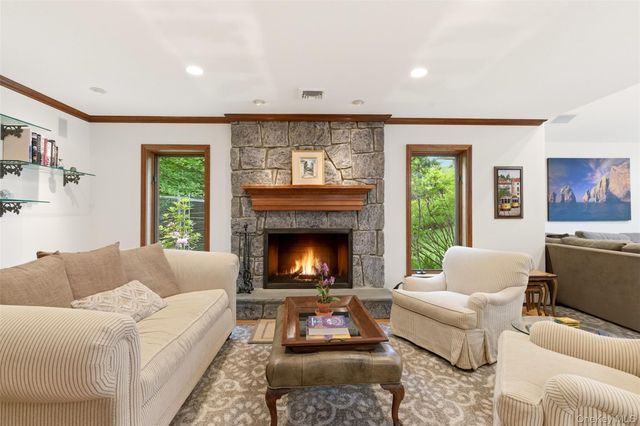 17 Holden Lane, Bayville, NY 11709