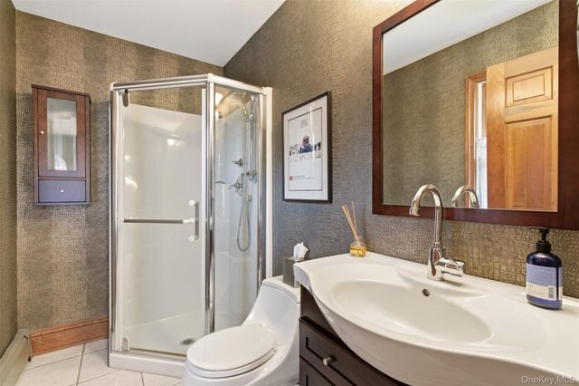 17 Holden Lane, Bayville, NY 11709