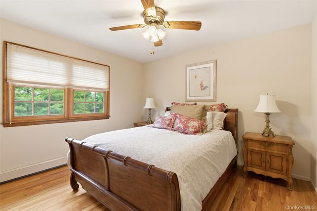 17 Holden Lane, Bayville, NY 11709