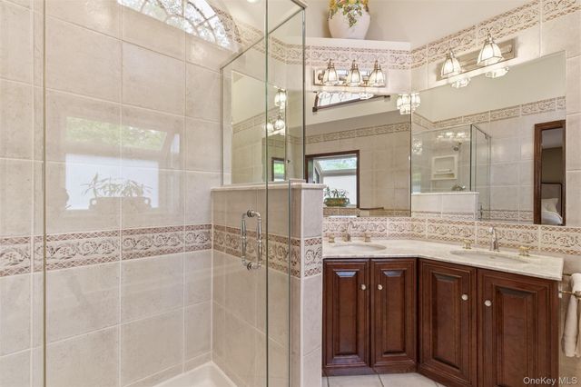 17 Holden Lane, Bayville, NY 11709