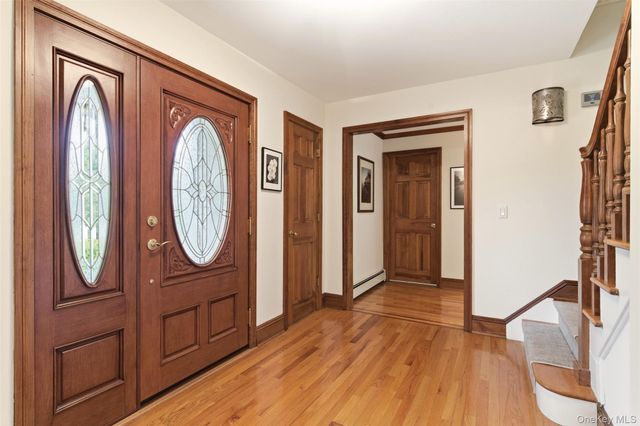 17 Holden Lane, Bayville, NY 11709