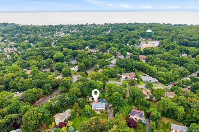 17 Holden Lane, Bayville, NY 11709