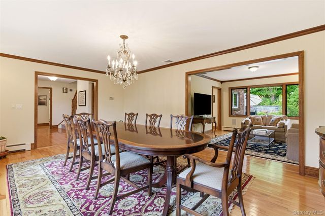 17 Holden Lane, Bayville, NY 11709
