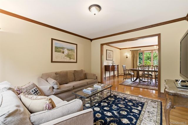 17 Holden Lane, Bayville, NY 11709