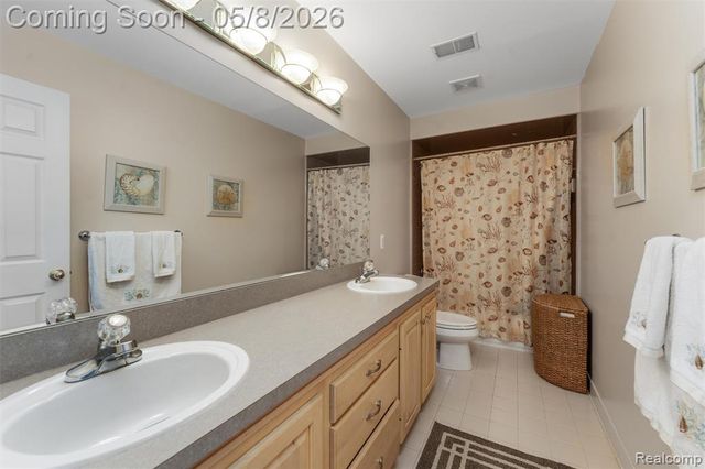 56377 Copperfield Drive, Shelby Twp, MI 48316