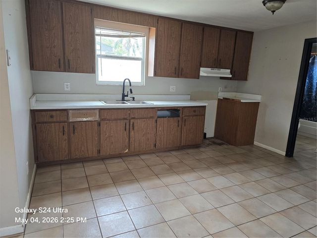12111 HILL STREET, Tampa, FL 33612