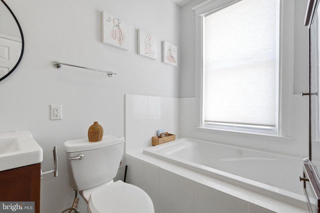 517 TAYLOR ST NW, Washington, DC 20011