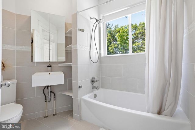 517 TAYLOR ST NW, Washington, DC 20011