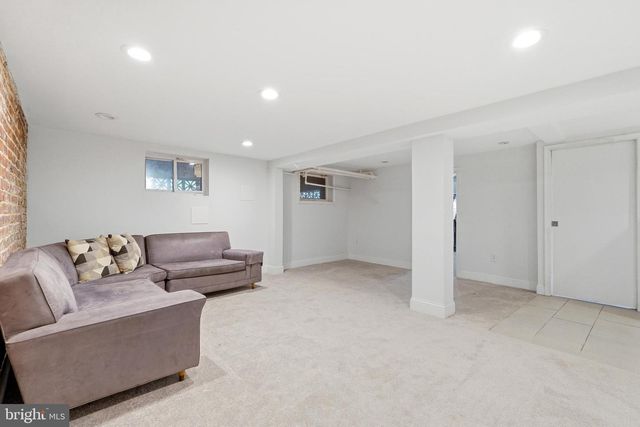 517 TAYLOR ST NW, Washington, DC 20011