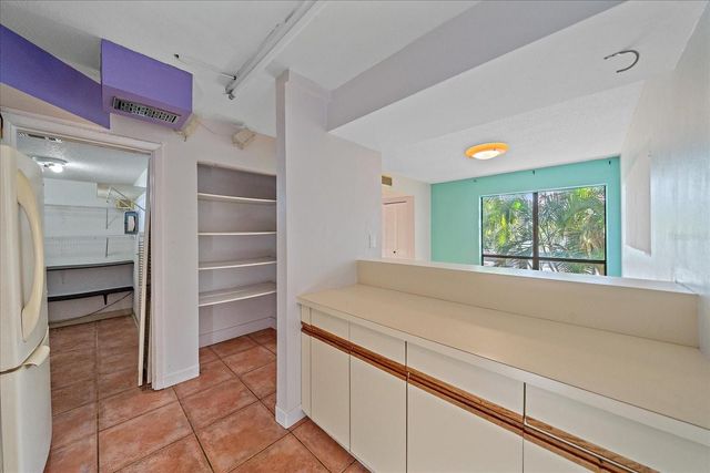 6157 MIDNIGHT PASS ROAD B12, Sarasota, FL 34242