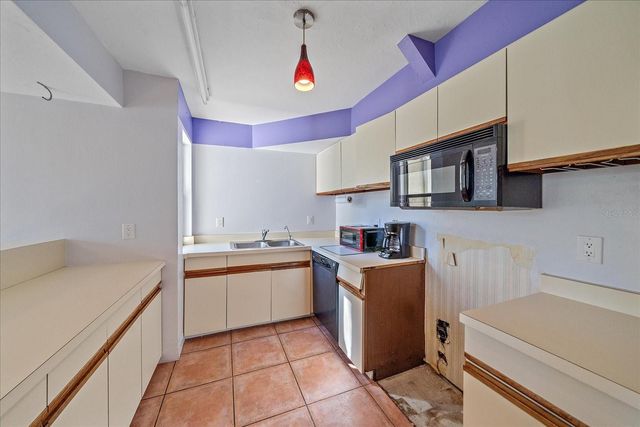 6157 MIDNIGHT PASS ROAD B12, Sarasota, FL 34242