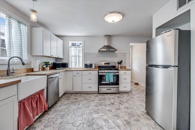 332 N Houston St, Aransas Pass, TX 78336