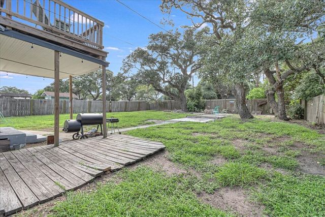 332 N Houston St, Aransas Pass, TX 78336