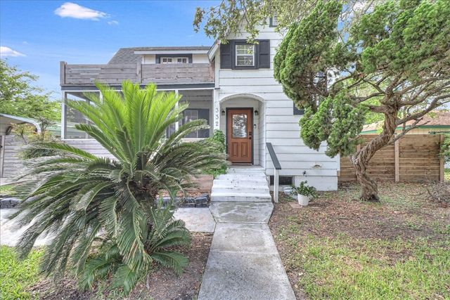 332 N Houston St, Aransas Pass, TX 78336