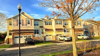 32 Morris Lane, Cranbury, NJ 08512