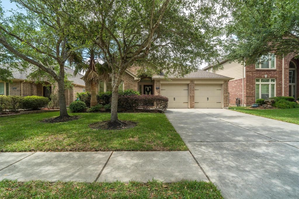 3124 Crystal Cascade Lane, League City, TX 77573