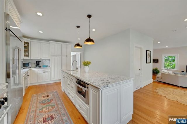 9 Parkway, Montclair, NJ 07042