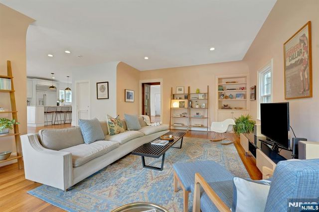 9 Parkway, Montclair, NJ 07042