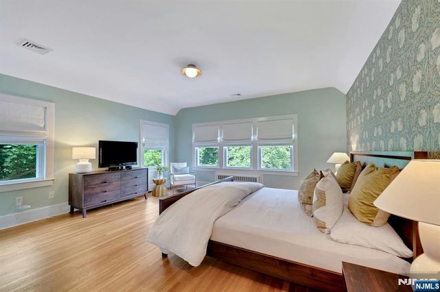 9 Parkway, Montclair, NJ 07042