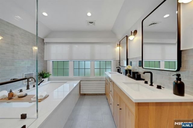9 Parkway, Montclair, NJ 07042