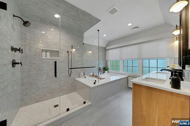 9 Parkway, Montclair, NJ 07042