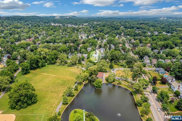 9 Parkway, Montclair, NJ 07042