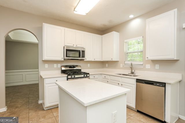 511 Gables Court, Mcdonough, GA 30253