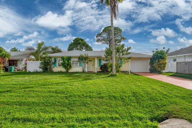 772 SE Thornhill Drive, Port St. Lucie, Port St Lucie, FL 34983