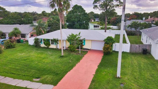 772 SE Thornhill Drive, Port St. Lucie, Port St Lucie, FL 34983