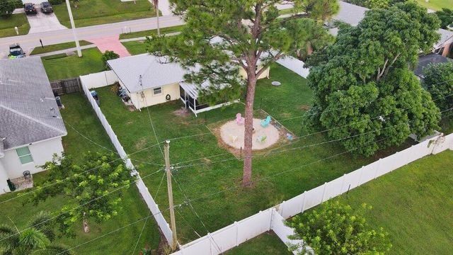 772 SE Thornhill Drive, Port St. Lucie, Port St Lucie, FL 34983