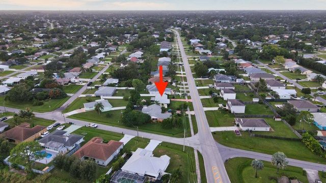 772 SE Thornhill Drive, Port St. Lucie, Port St Lucie, FL 34983