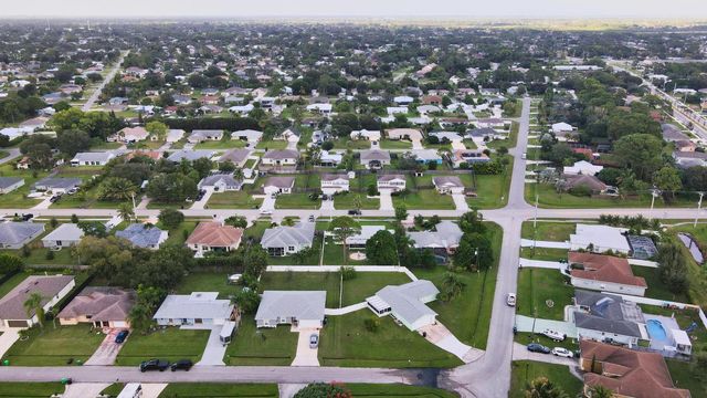 772 SE Thornhill Drive, Port St. Lucie, Port St Lucie, FL 34983