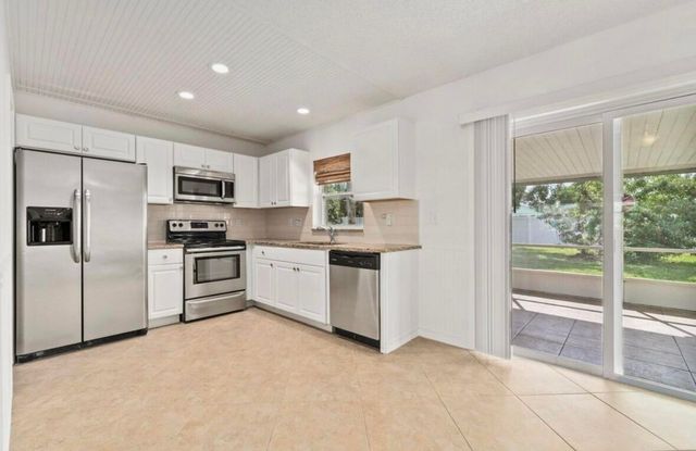 772 SE Thornhill Drive, Port St. Lucie, Port St Lucie, FL 34983