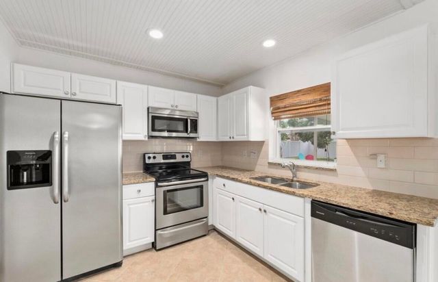 772 SE Thornhill Drive, Port St. Lucie, Port St Lucie, FL 34983