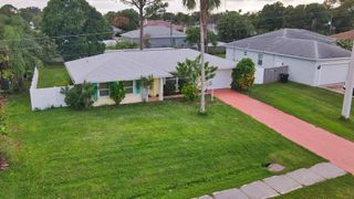 772 SE Thornhill Drive, Port St. Lucie, Port St Lucie, FL 34983