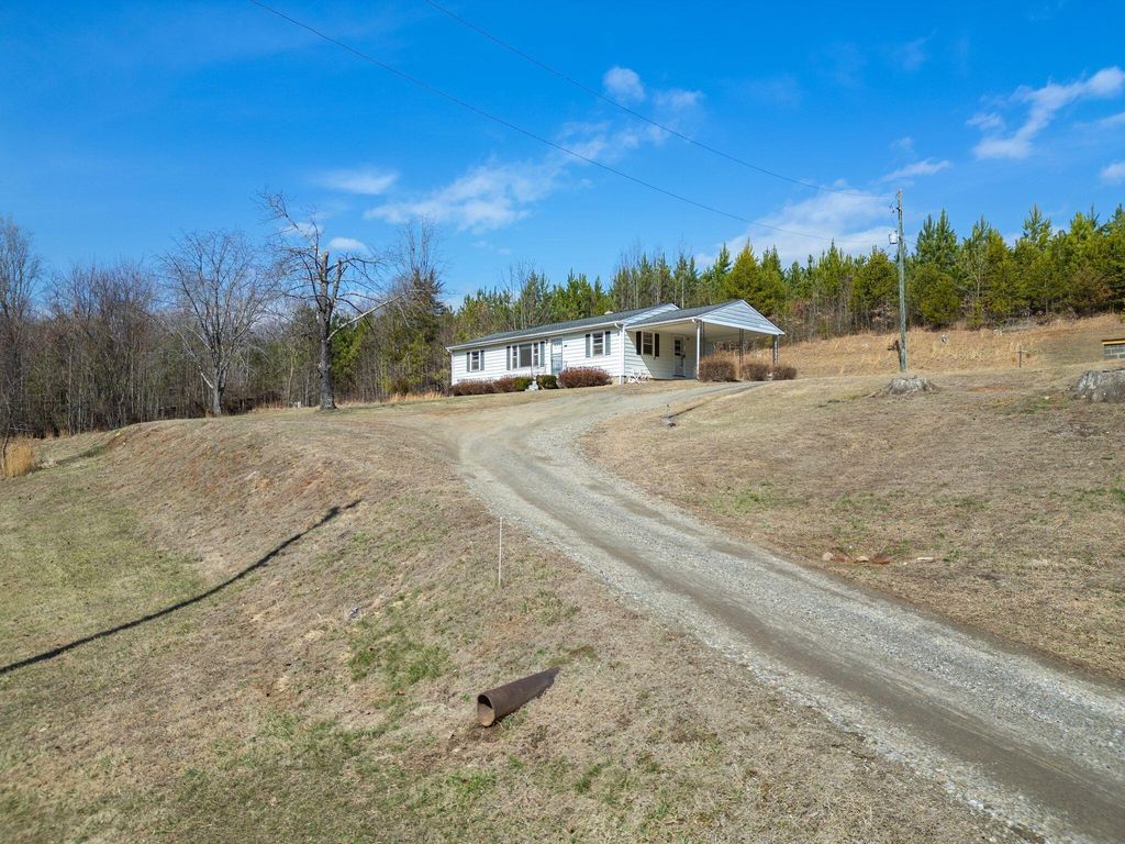 137 Sunnybrook CIR, Bassett, VA 24055
